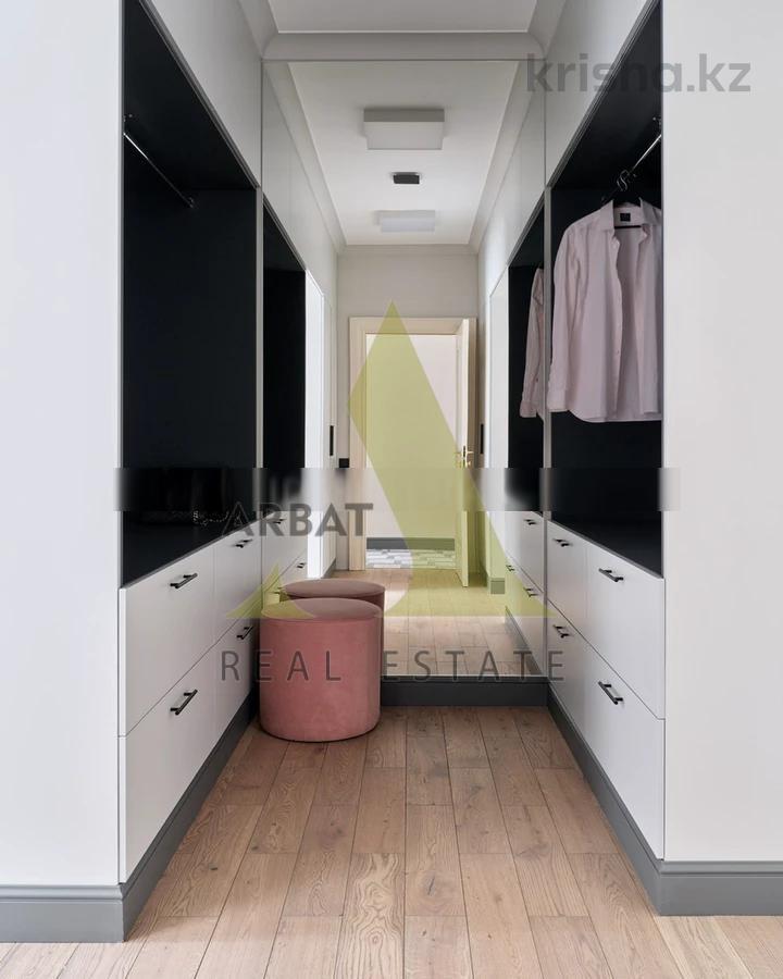 Фото Квартира, 4 комн, 145 м², 3/3 эт.