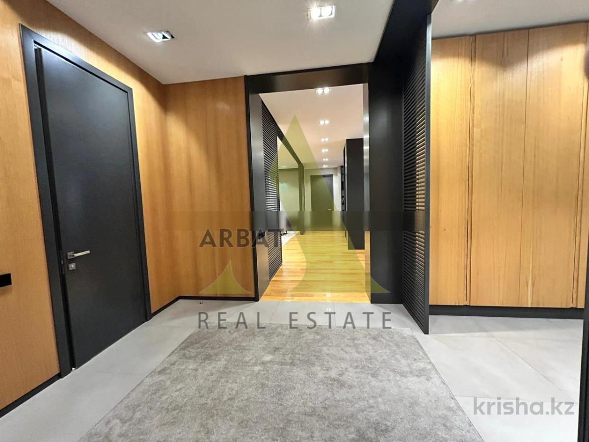 Фото Квартира, 5 комн, 300 м², 3/3 эт.