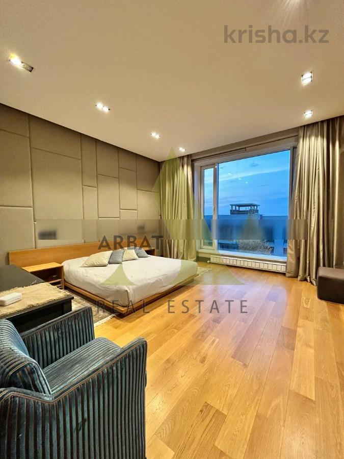 Фото Квартира, 5 комн, 300 м², 3/3 эт.