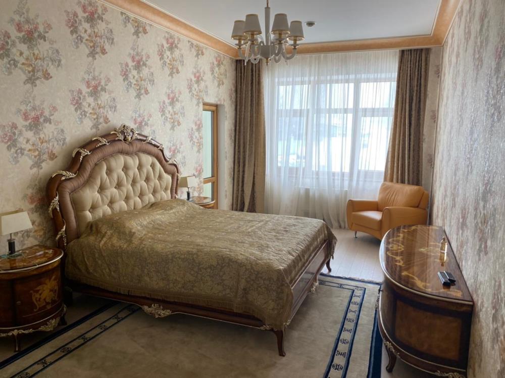 Фото Квартира, 8 комн, 500 м², 3/4 эт., 2005 г.п.