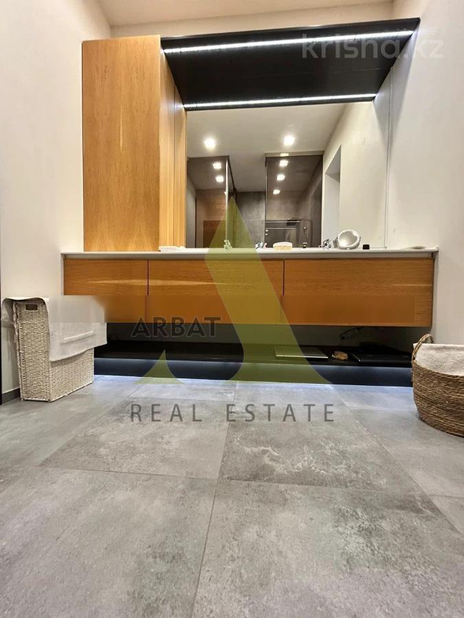 Фото Квартира, 5 комн, 300 м², 3/3 эт.