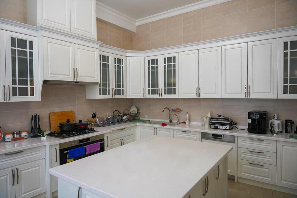 Фото Отдельный дом, 15 комн, 1800м²