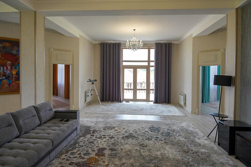 Фото Отдельный дом, 15 комн, 1800м²