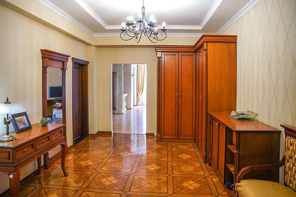 Фото Отдельный дом, 9 комн, 880м²
