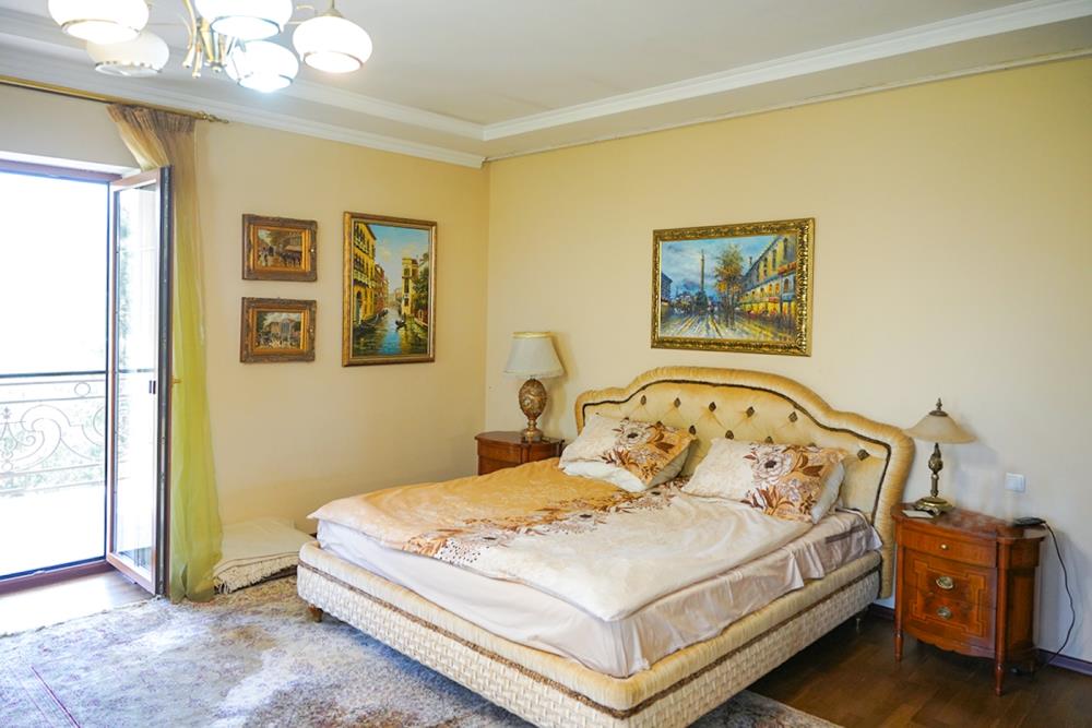 Фото Отдельный дом, 9 комн, 880м²