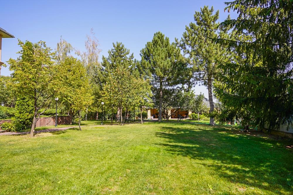 Фото Отдельный дом, 9 комн, 880м²
