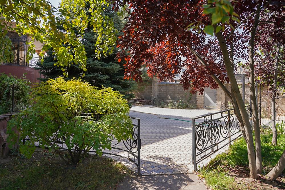 Фото Отдельный дом, 9 комн, 880м²
