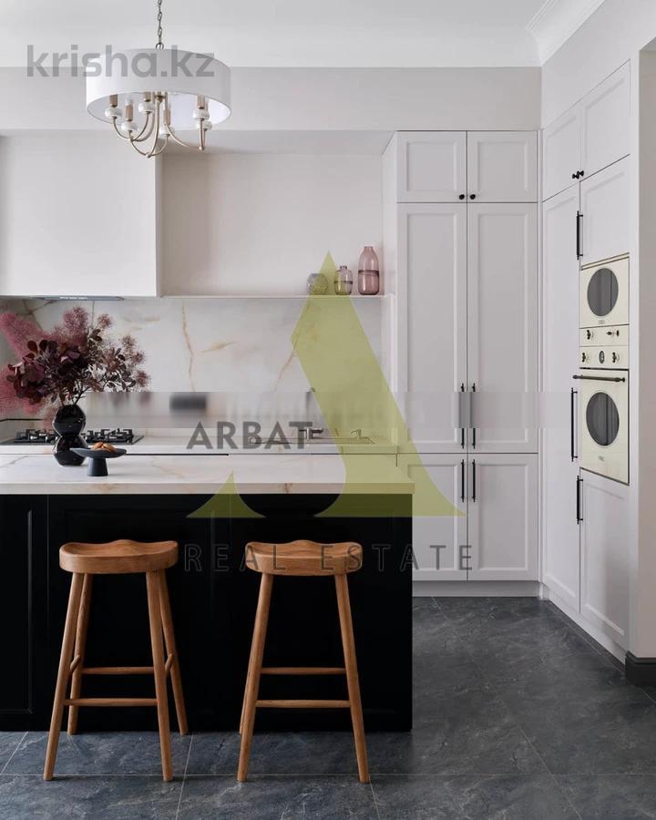 Фото Квартира, 4 комн, 145 м², 3/3 эт.