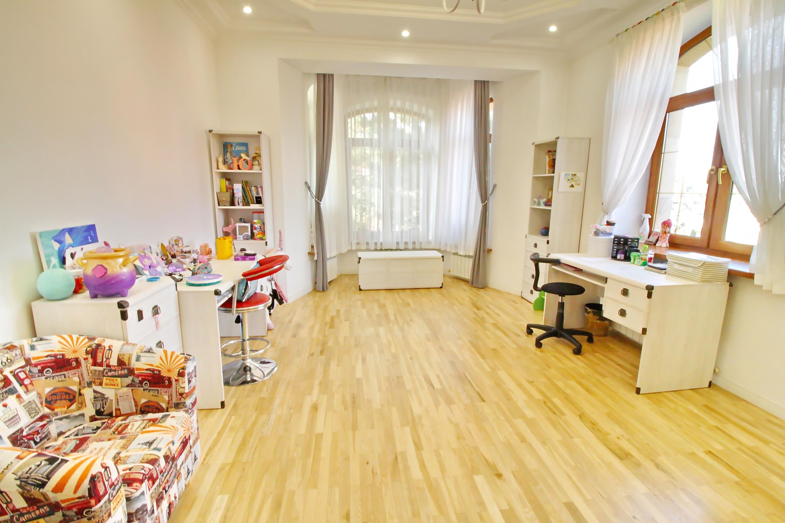 Фото Отдельный дом, 8 комн, 540.1м²