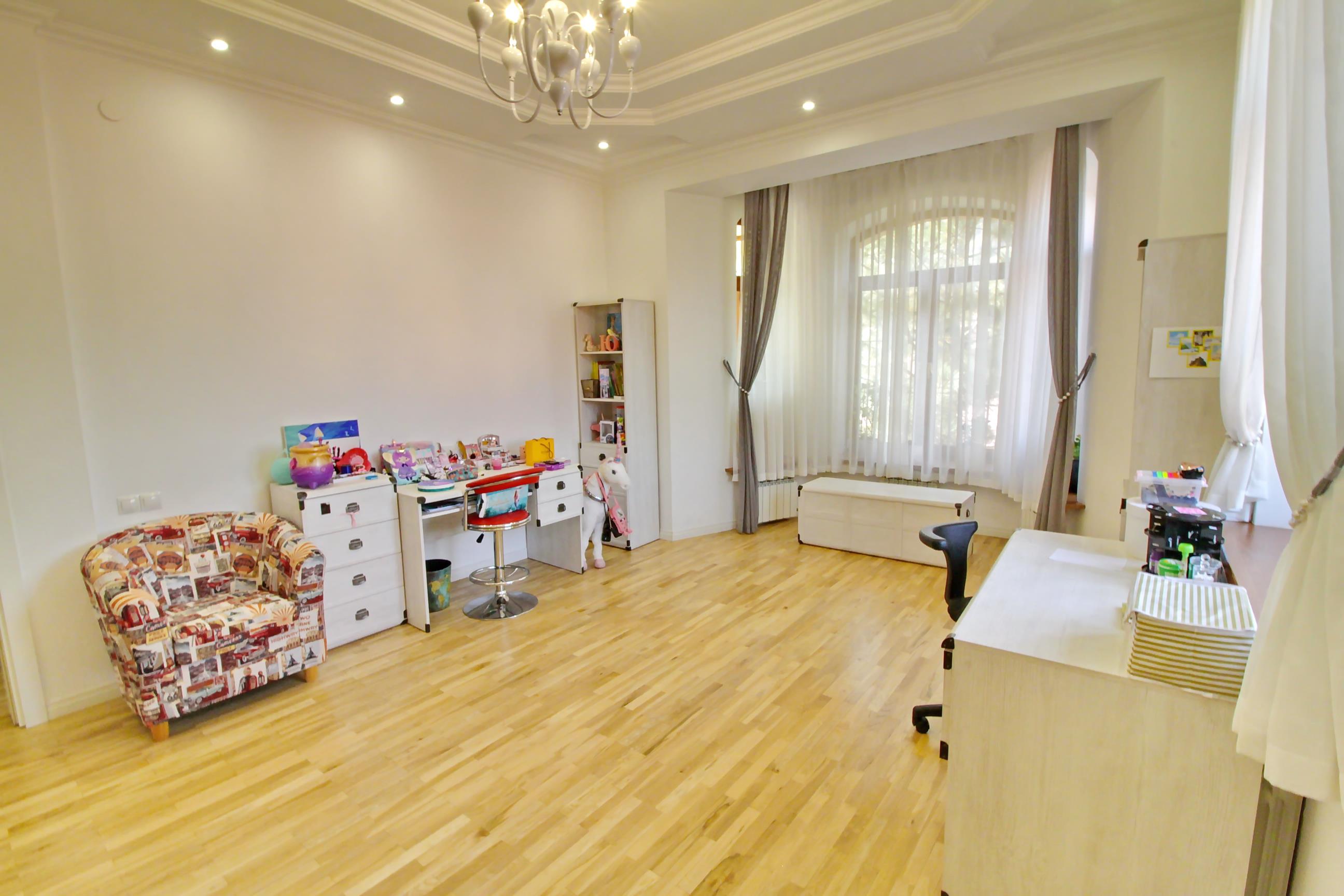 Фото Отдельный дом, 8 комн, 540.1м²