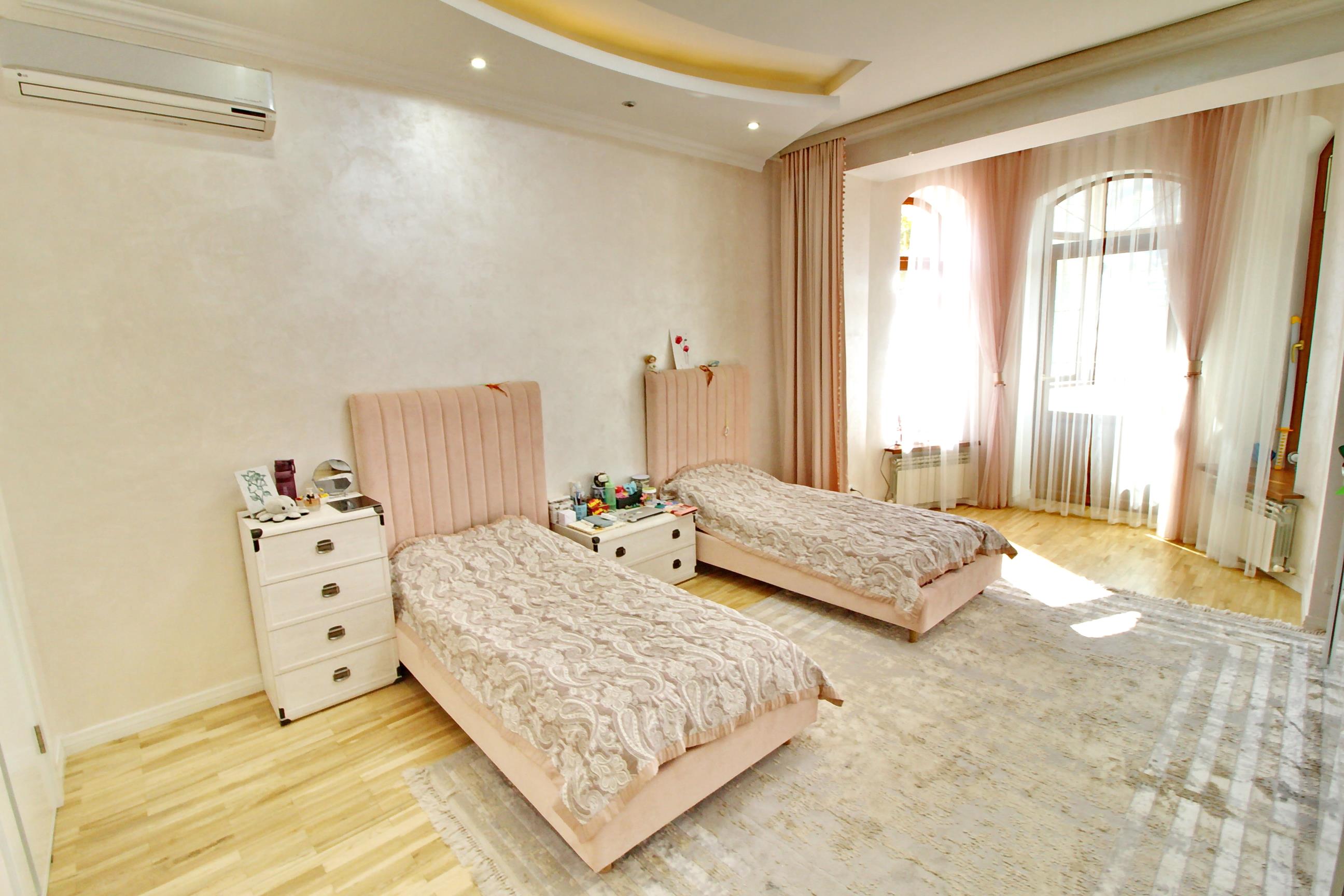 Фото Отдельный дом, 8 комн, 540.1м²