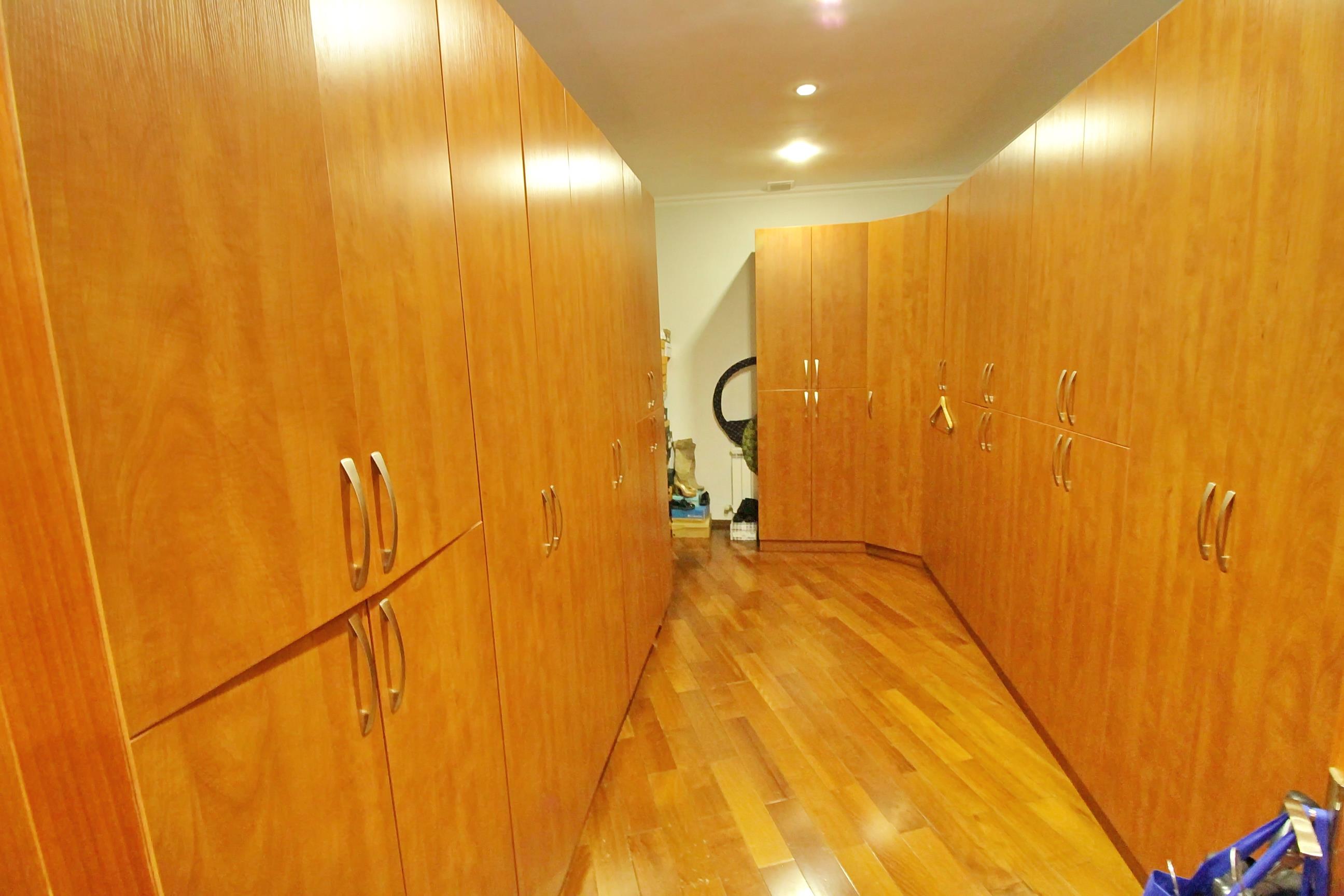 Фото Отдельный дом, 8 комн, 540.1м²