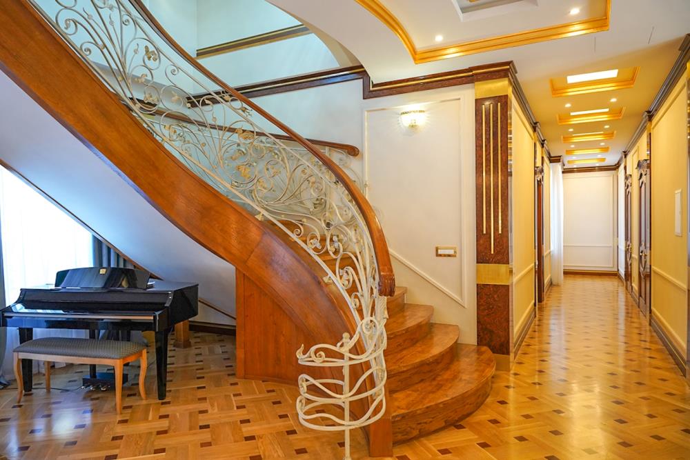 Фото Отдельный дом, 10 комн, 1350м²