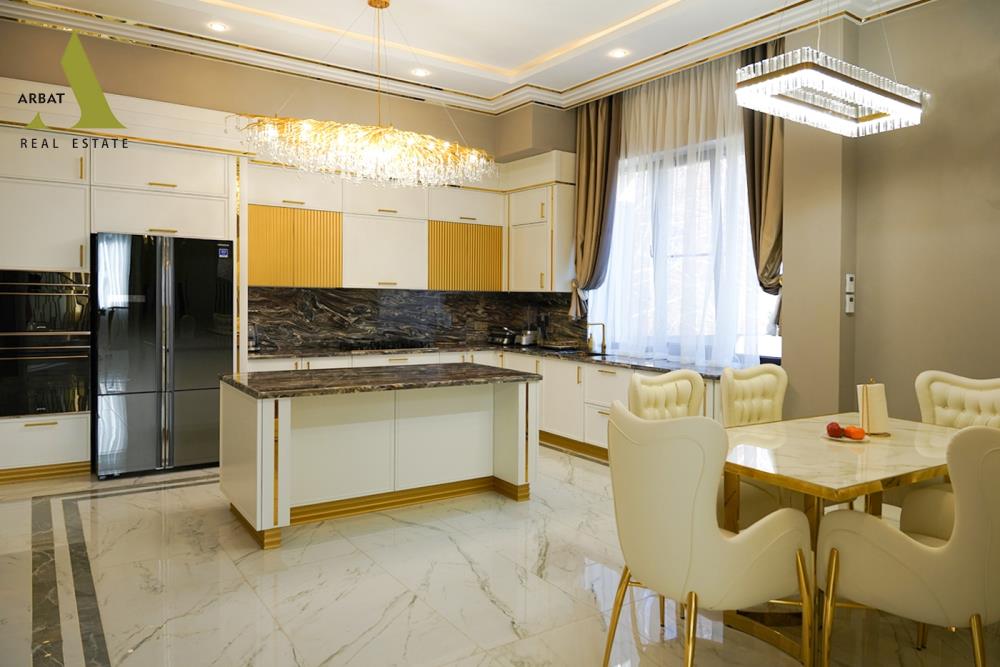 Фото Отдельный дом, 7 комн, 600м²