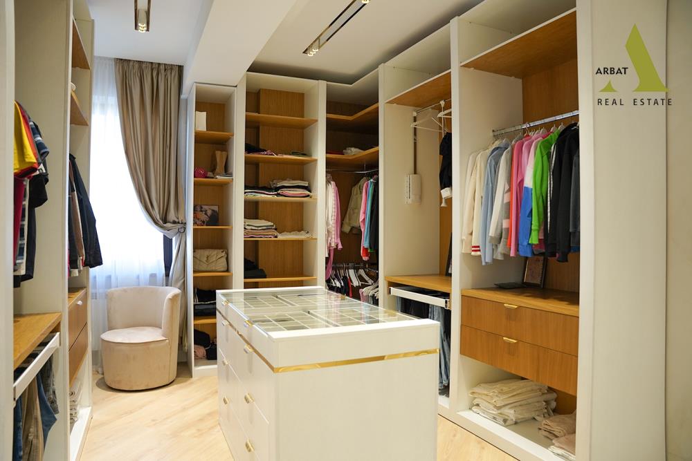 Фото Отдельный дом, 7 комн, 600м²