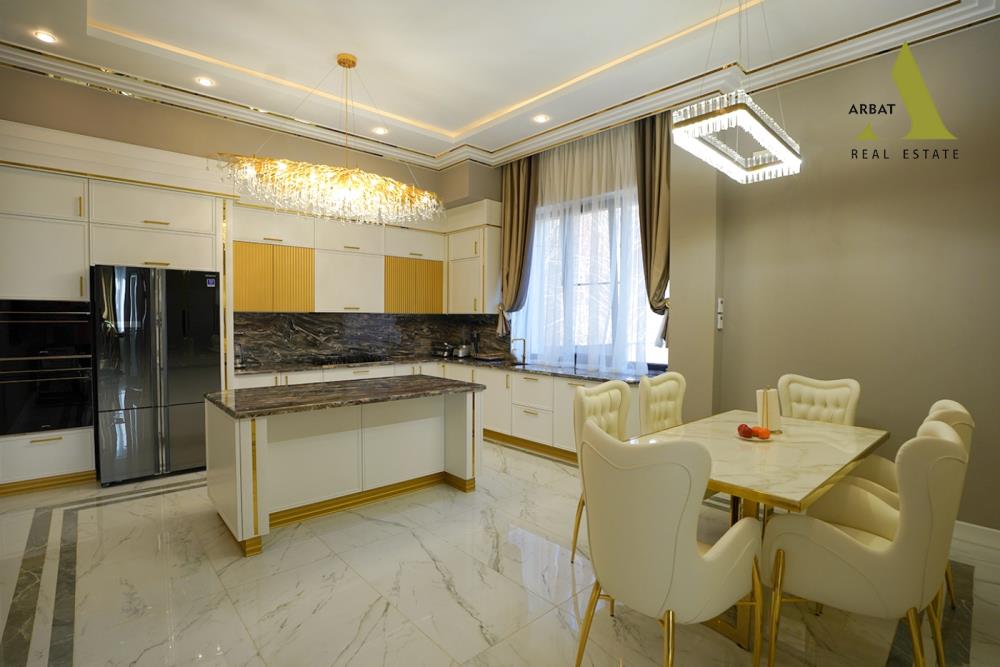 Фото Отдельный дом, 7 комн, 600м²