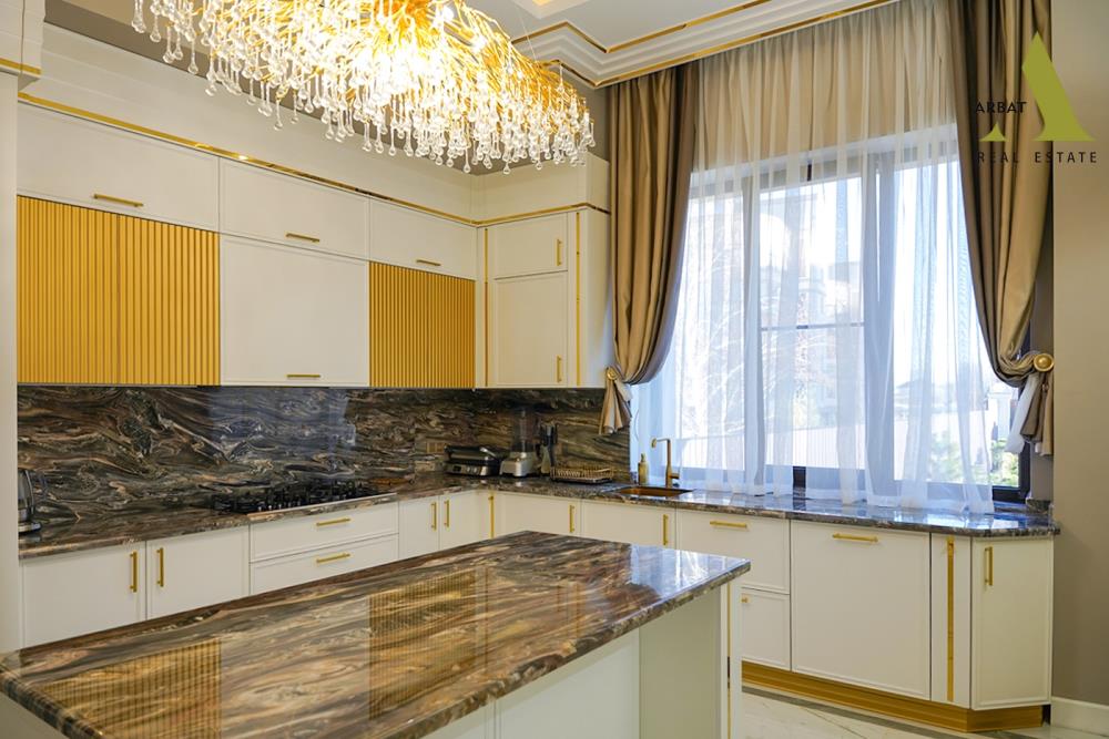 Фото Отдельный дом, 7 комн, 600м²
