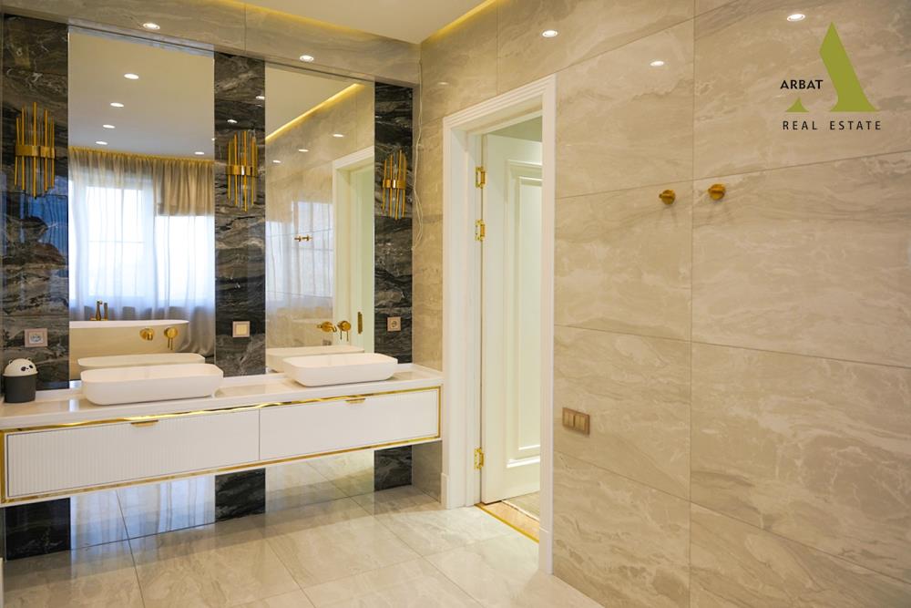 Фото Отдельный дом, 7 комн, 600м²