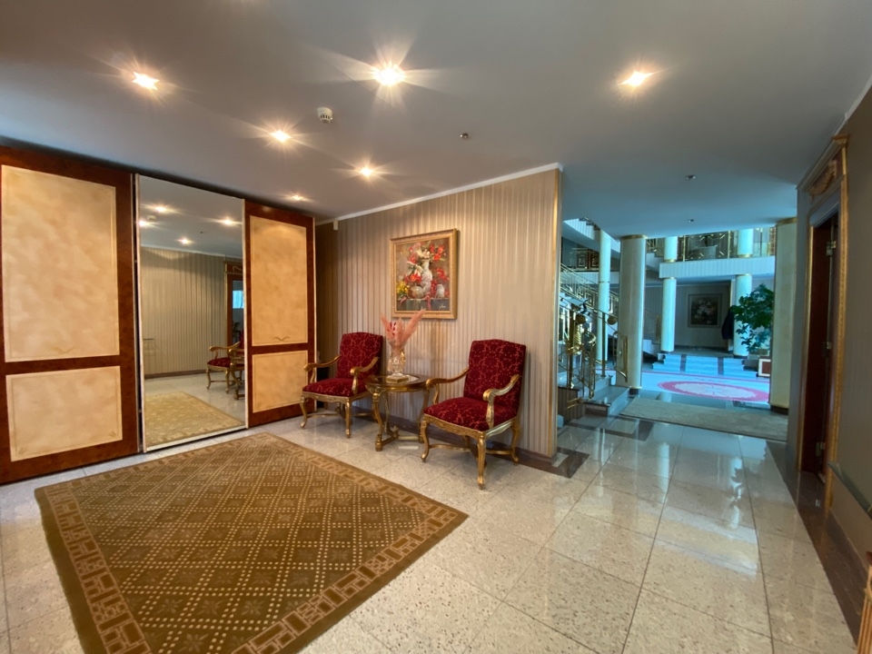 Фото Отдельный дом, 8 комн, 1700м²