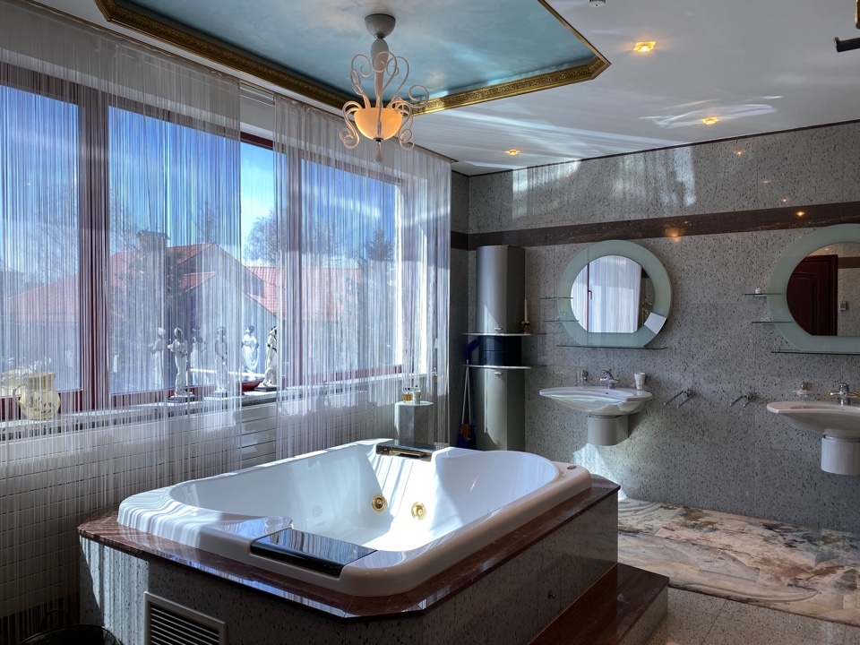 Фото Отдельный дом, 8 комн, 1700м²