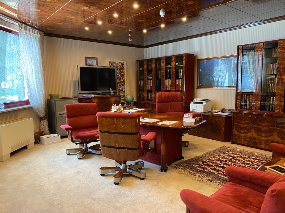 Фото Отдельный дом, 8 комн, 1700м²