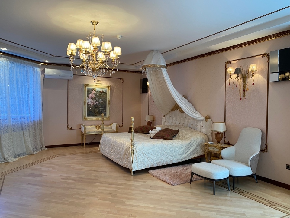 Фото Отдельный дом, 8 комн, 1700м²