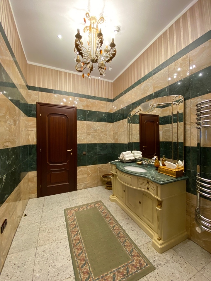 Фото Отдельный дом, 8 комн, 1700м²