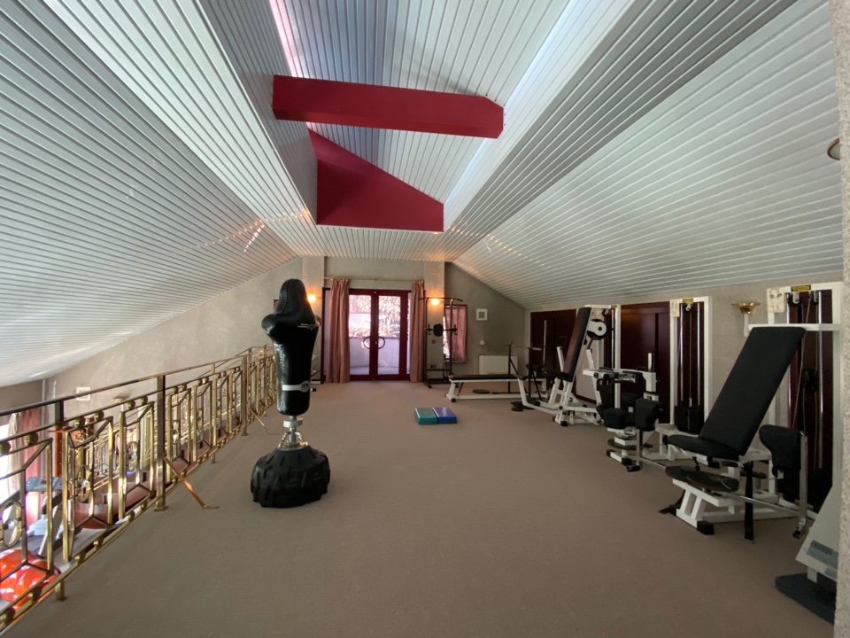 Фото Отдельный дом, 8 комн, 1700м²