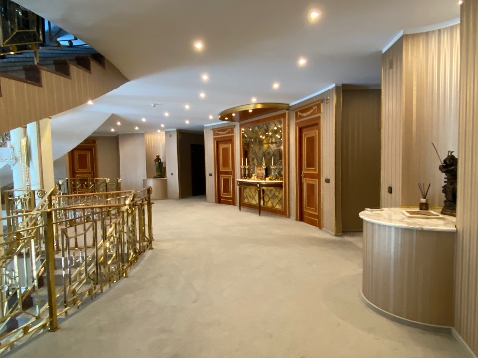 Фото Отдельный дом, 8 комн, 1700м²