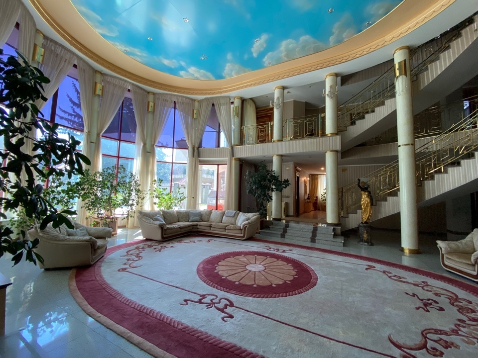 Фото Отдельный дом, 8 комн, 1700м²