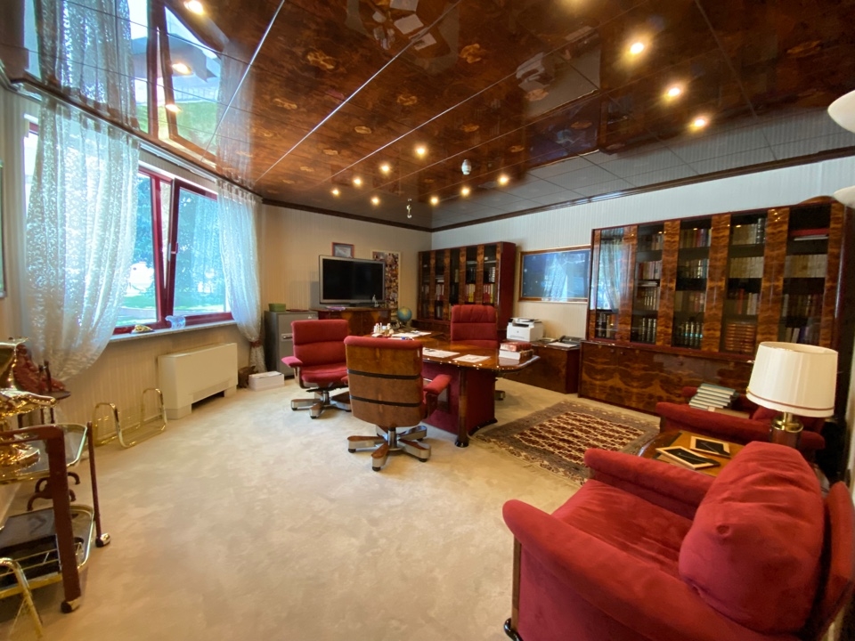 Фото Отдельный дом, 8 комн, 1700м²