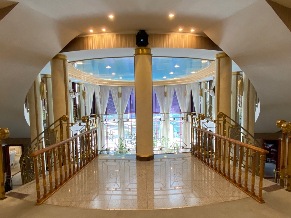 Фото Отдельный дом, 8 комн, 1700м²