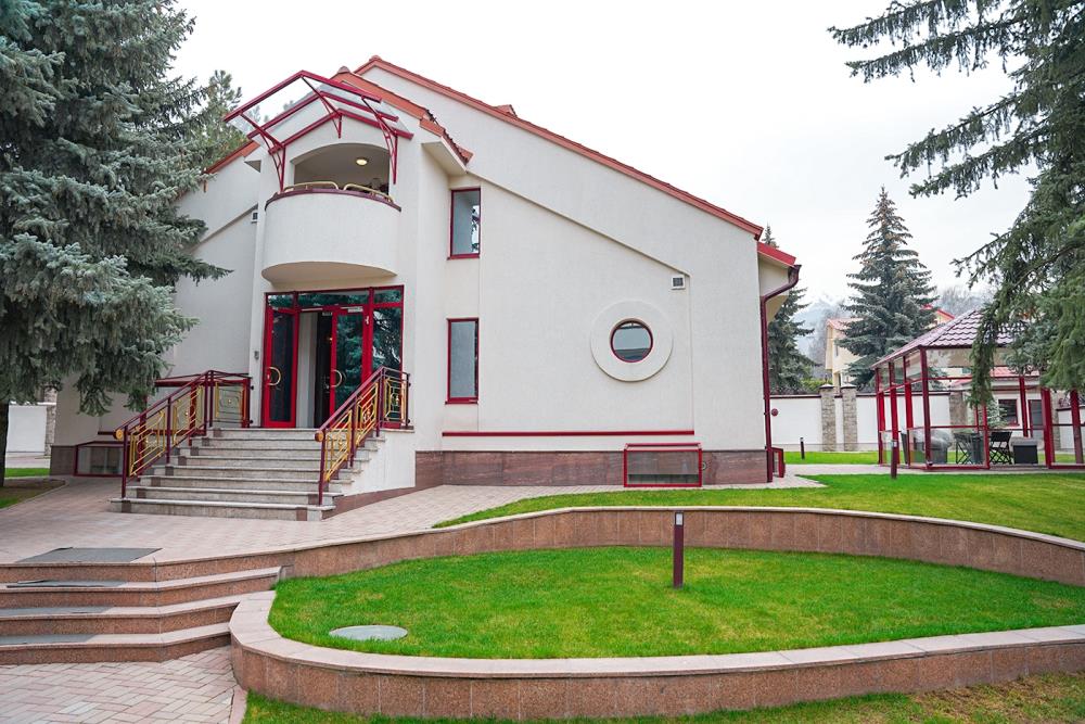 Фото Отдельный дом, 8 комн, 1700м²