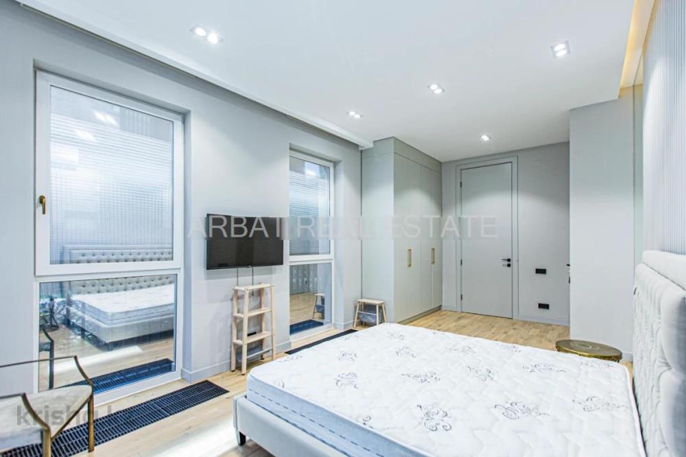 Фото Квартира, 3 комн, 100 м², 1/3 эт.