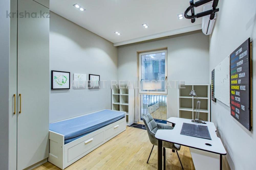 Фото Квартира, 3 комн, 100 м², 1/3 эт.