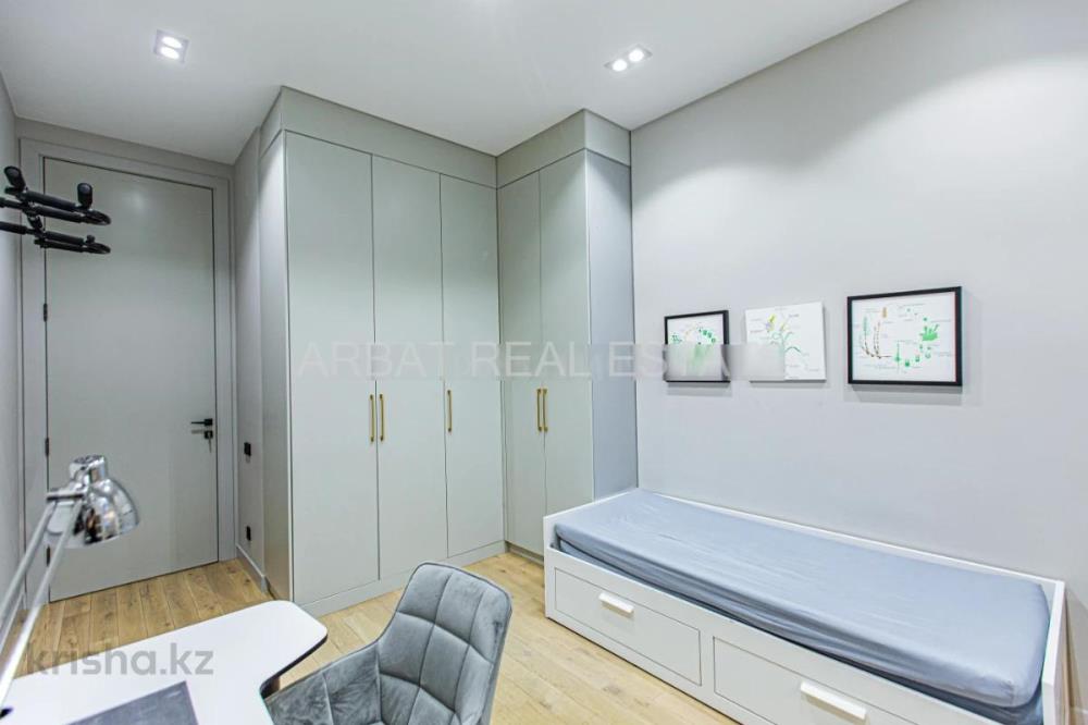 Фото Квартира, 3 комн, 100 м², 1/3 эт.