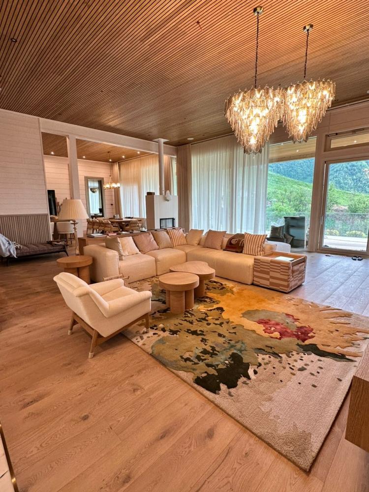 Фото Отдельный дом, 8 комн, 385м²