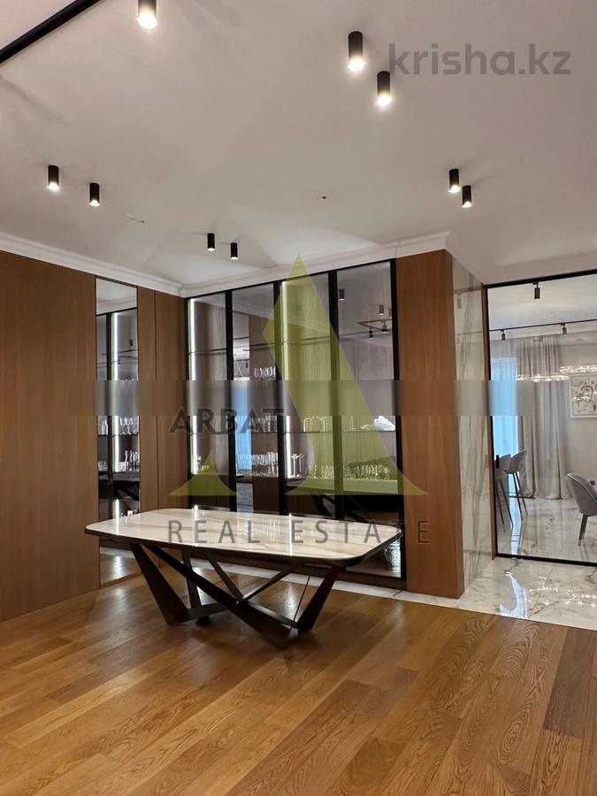 Фото Квартира, 4 комн, 238 м², 2 эт.