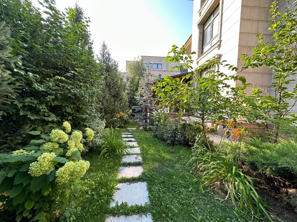 Фото Отдельный дом, 9 комн, 930м²