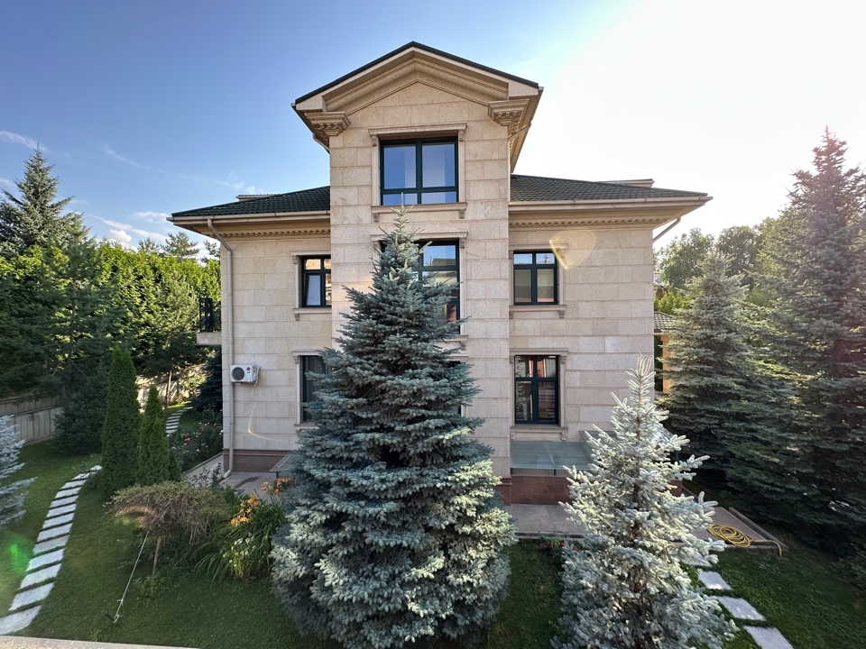 Фото Отдельный дом, 9 комн, 930м²
