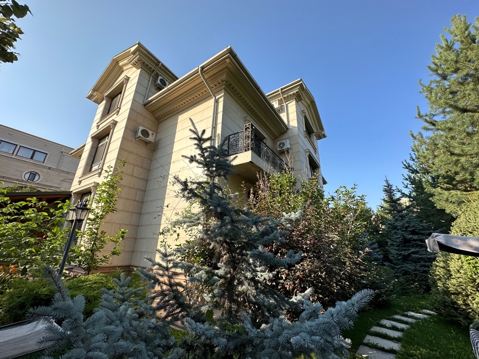 Фото Отдельный дом, 9 комн, 930м²