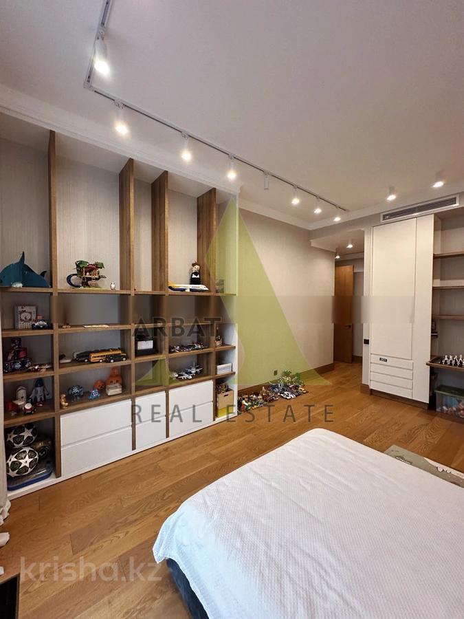Фото Квартира, 4 комн, 238 м², 2 эт.