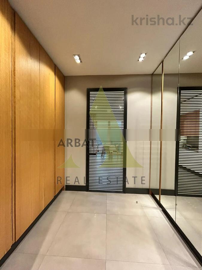 Фото Квартира, 5 комн, 300 м², 3/3 эт.