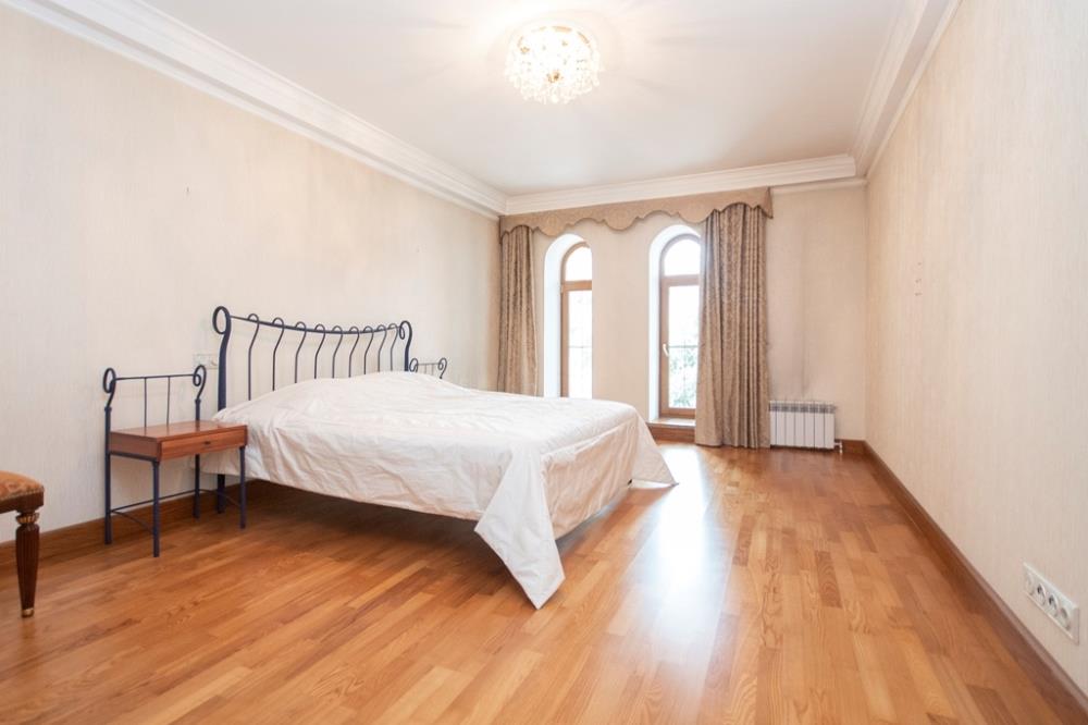 Фото Отдельный дом, 9 комн, 940м²