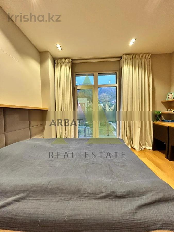 Фото Квартира, 5 комн, 300 м², 3/3 эт.