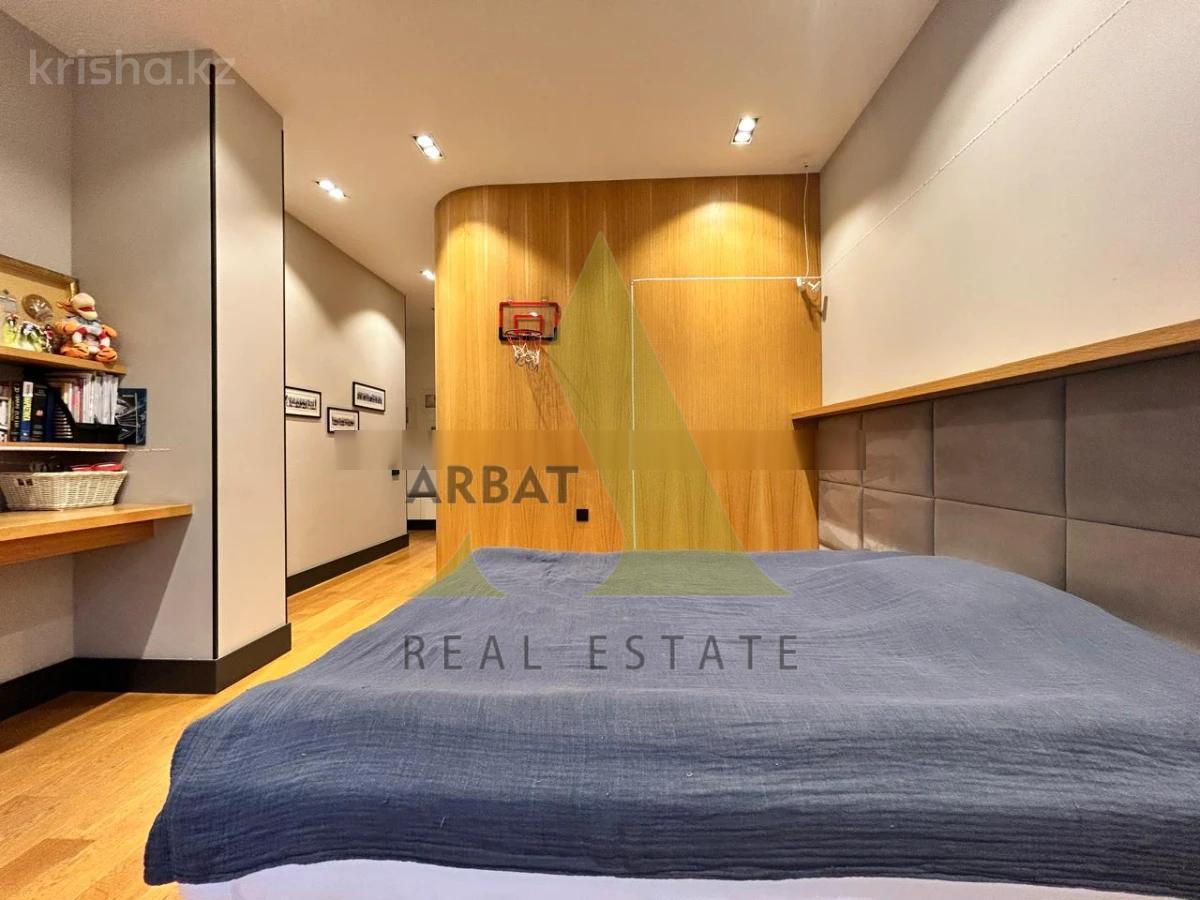 Фото Квартира, 5 комн, 300 м², 3/3 эт.