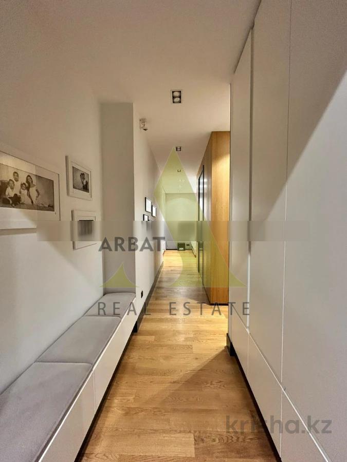 Фото Квартира, 5 комн, 300 м², 3/3 эт.