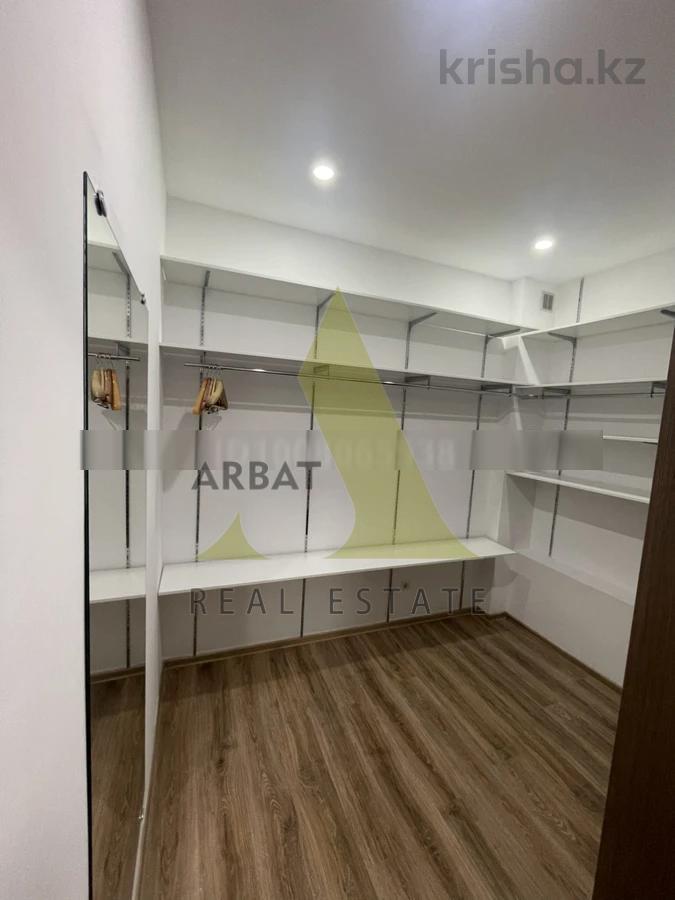 Фото Квартира, 5 комн, 220 м², 1/3 эт.