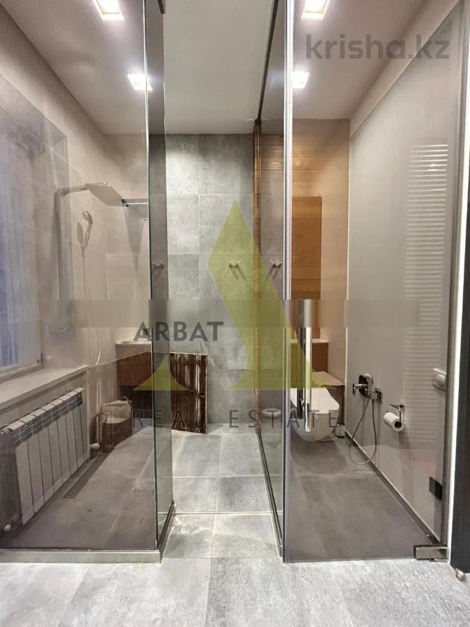 Фото Квартира, 5 комн, 300 м², 3/3 эт.