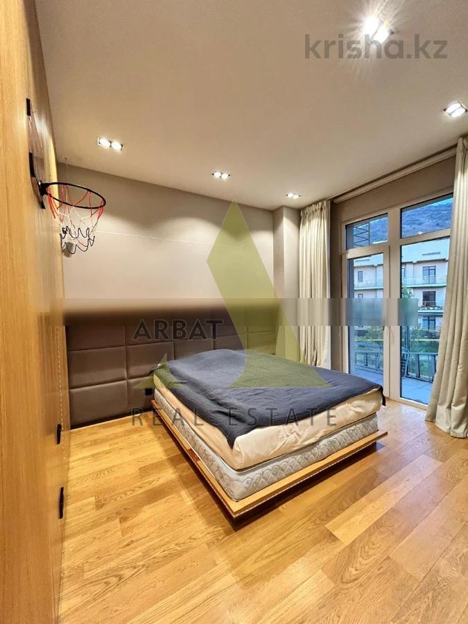 Фото Квартира, 5 комн, 300 м², 3/3 эт.